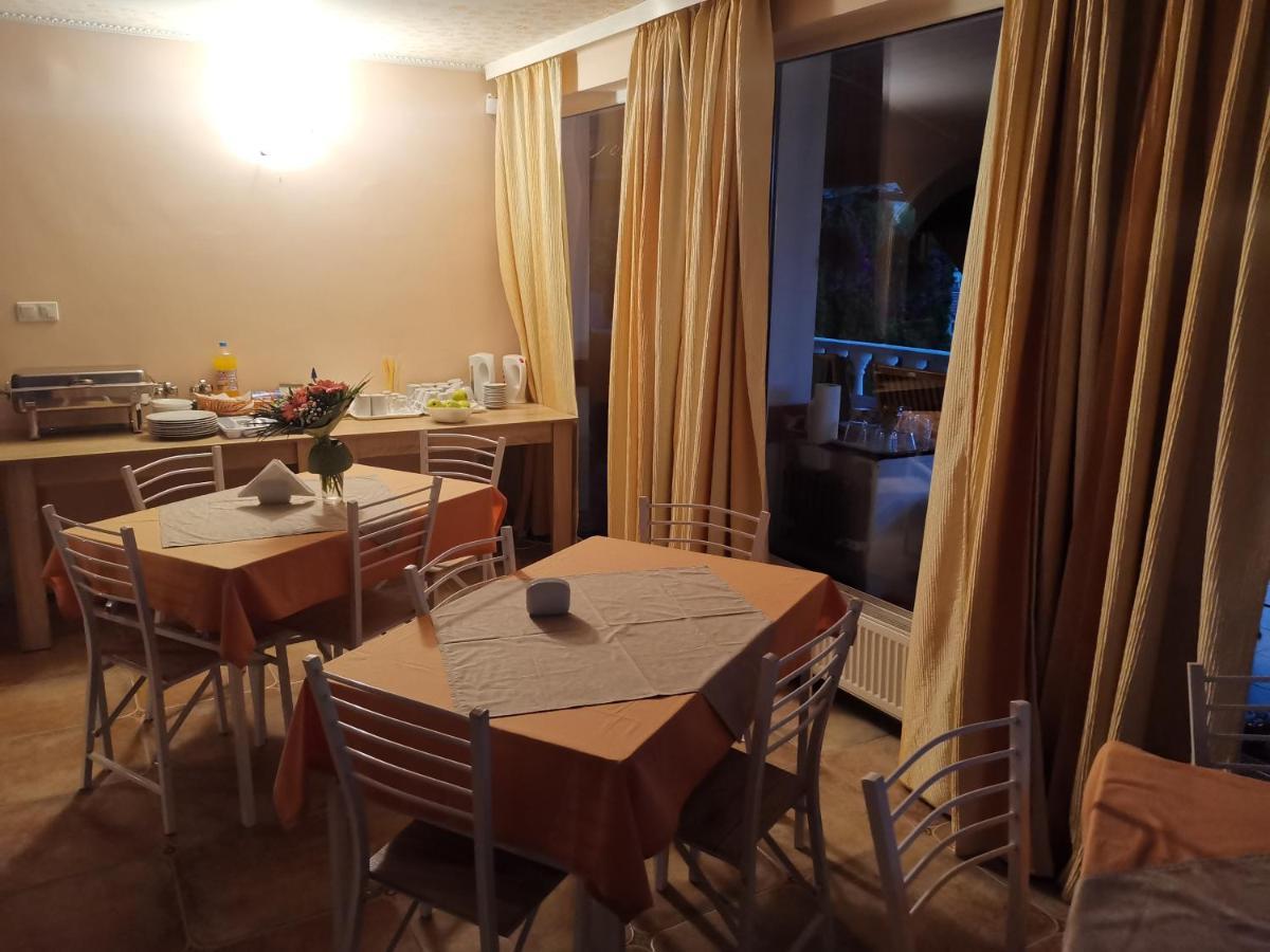 Ivanesti Stars Livezeni酒店 外观 照片